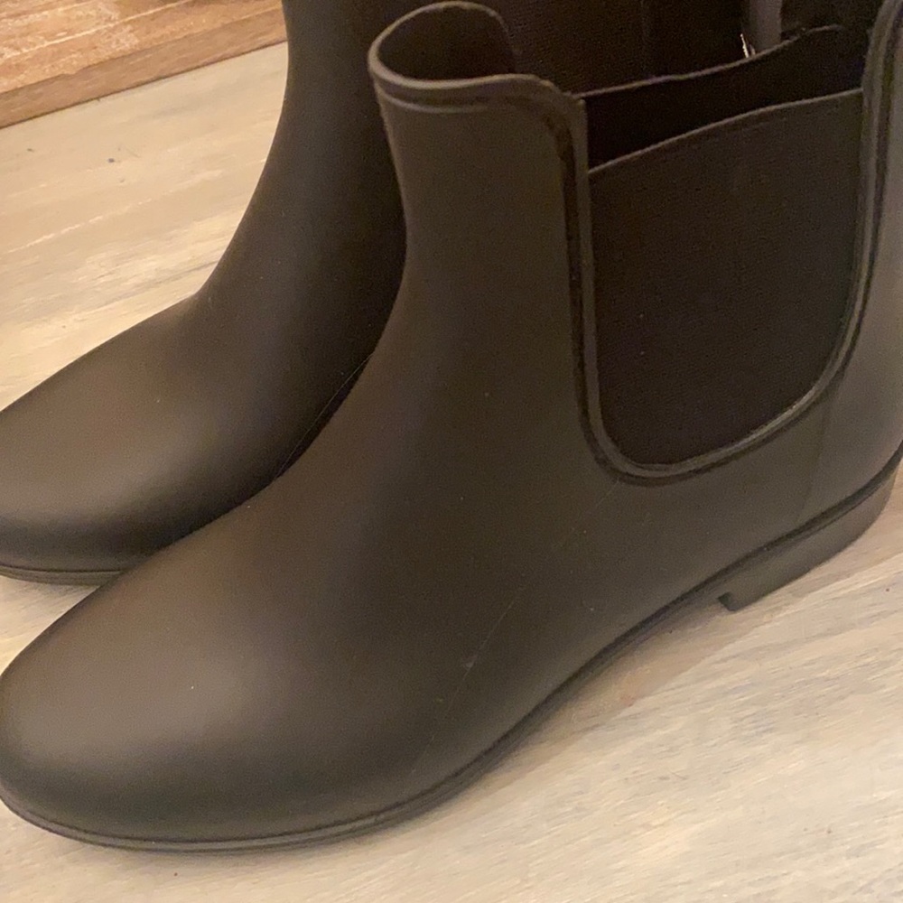 Ladies waterproof booties